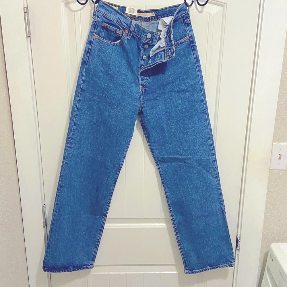 Levi’s Premium Denim Ribcage Straight Ankle Jeans
